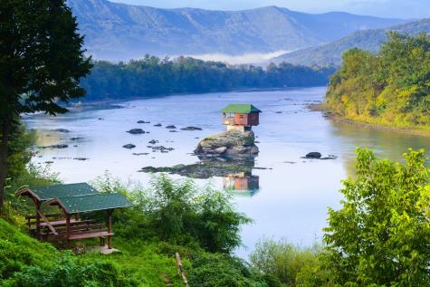Lonely-house-on-the-river-Drina